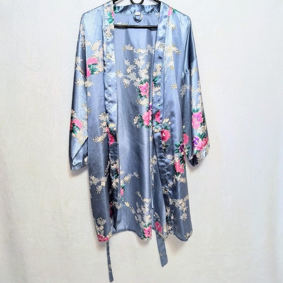 Satin Robe - Picture 2 of 4